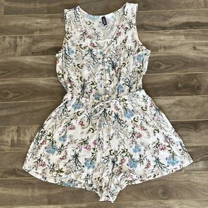 Divided by H&M white floral romper